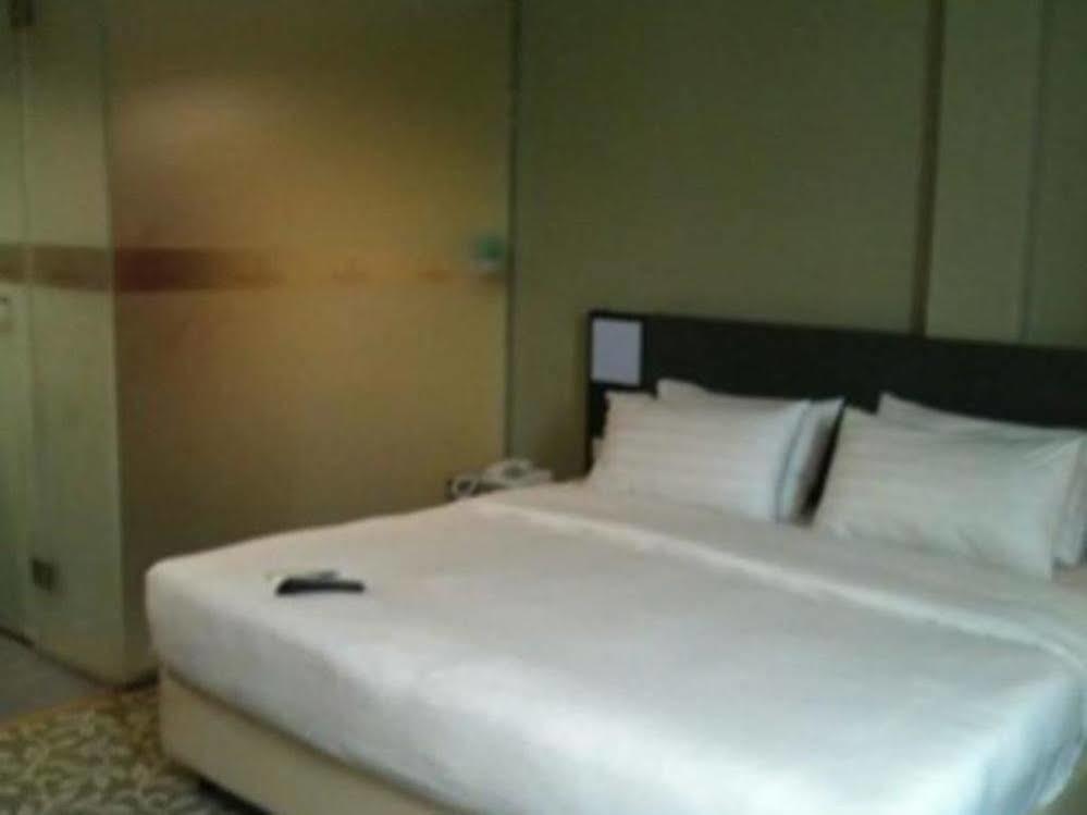 Nouvelle Hotel Johor กูไล ภายนอก รูปภาพ